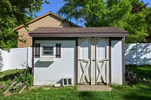 10045 W Meadow Dr, Greenfield, WI 53228 - Photo 41