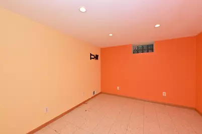 10045 W Meadow Dr, Greenfield, WI 53228 - Photo 33
