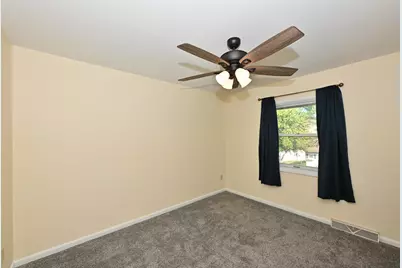 10045 W Meadow Dr, Greenfield, WI 53228 - Photo 21