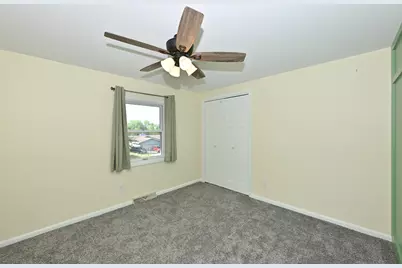 10045 W Meadow Dr, Greenfield, WI 53228 - Photo 23
