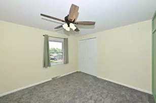 10045 W Meadow Dr, Greenfield, WI 53228 - Photo 23