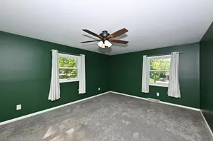 10045 W Meadow Dr, Greenfield, WI 53228 - Photo 27