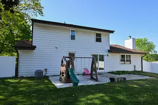 10045 W Meadow Dr, Greenfield, WI 53228 - Photo 43
