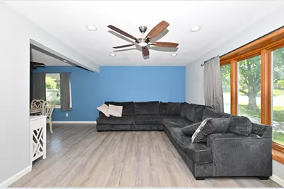 10045 W Meadow Dr, Greenfield, WI 53228 - Photo 3