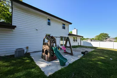 10045 W Meadow Dr, Greenfield, WI 53228 - Photo 37