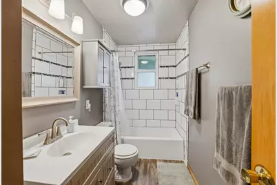 608 N 40th St, Sheboygan, WI 53081 - Photo 5
