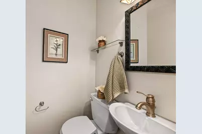 2760 N Hartung Ave, Milwaukee, WI 53210 - Photo 23