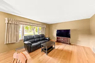 3222 Yorktown St, Racine, WI 53404 - Photo 7