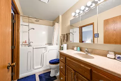 971 S Imperial Dr, Hartland, WI 53029 - Photo 21