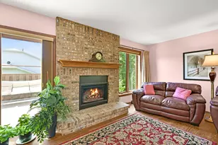 971 S Imperial Dr, Hartland, WI 53029 - Photo 9