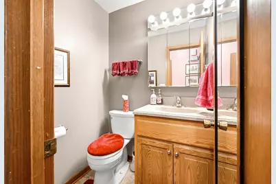 971 S Imperial Dr, Hartland, WI 53029 - Photo 17