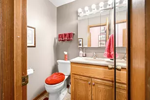 971 S Imperial Dr, Hartland, WI 53029 - Photo 17