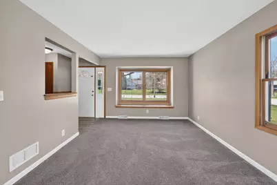 10550 S Peggy Dr, Oak Creek, WI 53154 - Photo 7