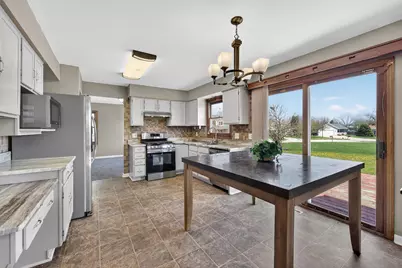 10550 S Peggy Dr, Oak Creek, WI 53154 - Photo 11