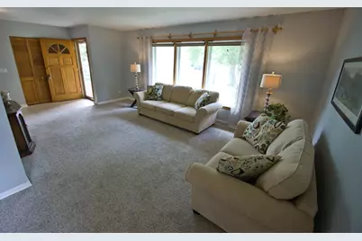 1705  Chapman Dr, Waukesha, WI 53189 - Photo 7