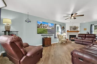 1260  Kennedy Dr, Hartford, WI 53027 - Photo 3