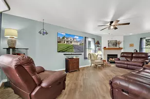 1260 Kennedy Dr, Hartford, WI 53027 - Photo 3