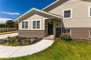 N20W28282 Oakton Rd, Delafield, WI 53072 - Photo 5