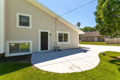 N20W28282  Oakton Rd, Delafield, WI 53072 - Photo 9