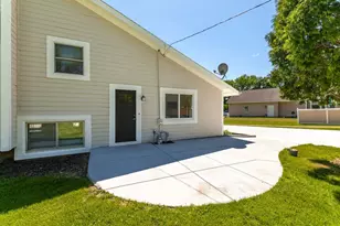N20W28282 Oakton Rd, Delafield, WI 53072 - Photo 9
