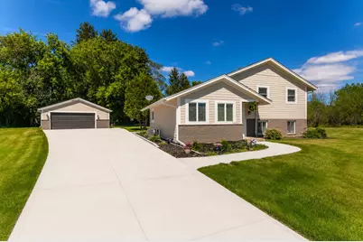 N20W28282  Oakton Rd, Delafield, WI 53072 - Photo 1