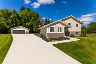 N20W28282 Oakton Rd, Delafield, WI 53072 - Photo 1