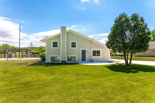 N20W28282 Oakton Rd, Delafield, WI 53072 - Photo 7