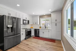 N20W28282 Oakton Rd, Delafield, WI 53072 - Photo 15