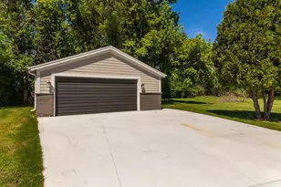 N20W28282 Oakton Rd, Delafield, WI 53072 - Photo 5
