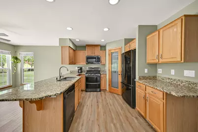 W231N7953  Martin Ct, Sussex, WI 53089 - Photo 7