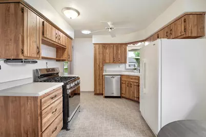 7210 W Morgan Ave, Milwaukee, WI 53220 - Photo 7