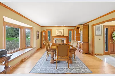 906  Scenic Heights Dr, Delafield, WI 53018 - Photo 7