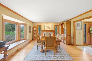 906 Scenic Heights Dr, Delafield, WI 53018 - Photo 7