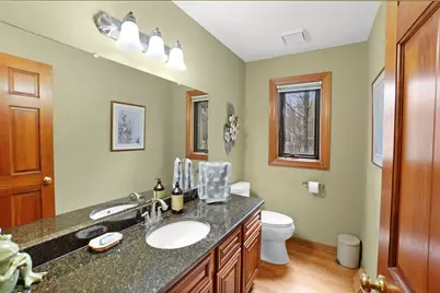 906  Scenic Heights Dr, Delafield, WI 53018 - Photo 15