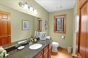 906 Scenic Heights Dr, Delafield, WI 53018 - Photo 15