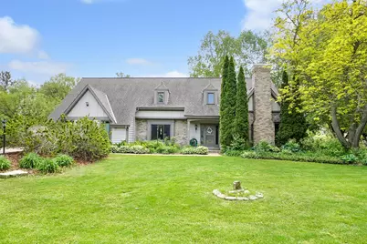 906  Scenic Heights Dr, Delafield, WI 53018 - Photo 1