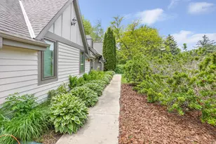 906 Scenic Heights Dr, Delafield, WI 53018 - Photo 3