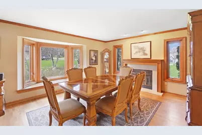 906  Scenic Heights Dr, Delafield, WI 53018 - Photo 5