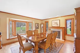 906 Scenic Heights Dr, Delafield, WI 53018 - Photo 5