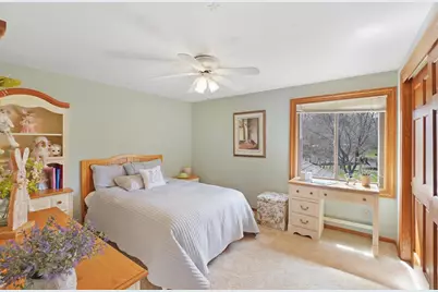 906  Scenic Heights Dr, Delafield, WI 53018 - Photo 23