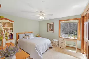 906 Scenic Heights Dr, Delafield, WI 53018 - Photo 23
