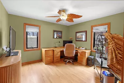 906  Scenic Heights Dr, Delafield, WI 53018 - Photo 15