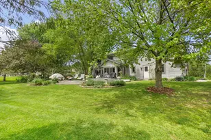 906 Scenic Heights Dr, Delafield, WI 53018 - Photo 25