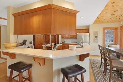 906  Scenic Heights Dr, Delafield, WI 53018 - Photo 9