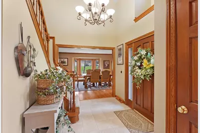 906  Scenic Heights Dr, Delafield, WI 53018 - Photo 17