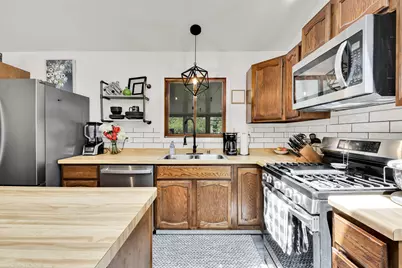 W233N6477  Kneiske Dr, Sussex, WI 53089 - Photo 9