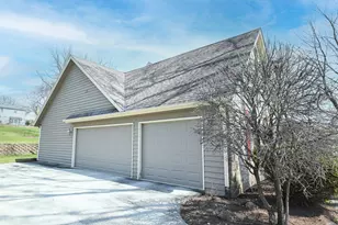 15800 Brook Ln, Brookfield, WI 53005 - Photo 3