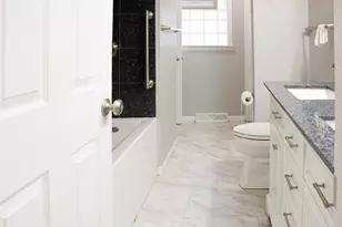 4219 N 72nd St, Milwaukee, WI 53216 - Photo 5