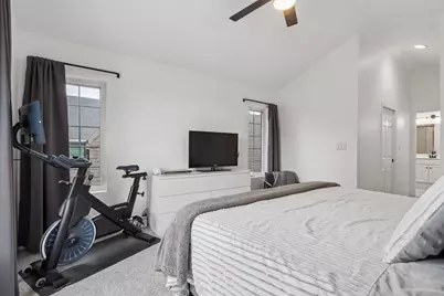 1739 N Warren Ave, Milwaukee, WI 53202 - Photo 21