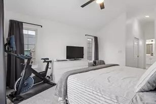 1739 N Warren Ave, Milwaukee, WI 53202 - Photo 21